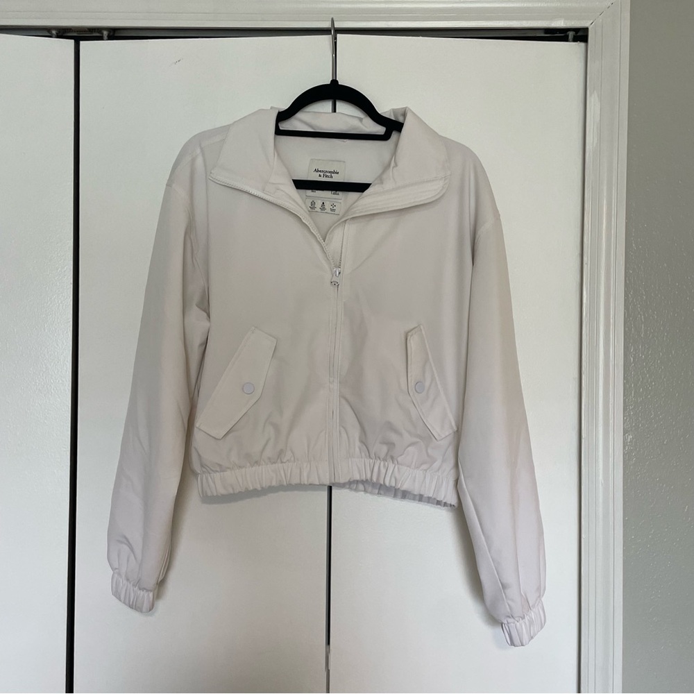 Abercrombie & Fitch White Cropped Windbreaker